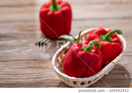 紅辣椒粉 (辣椒粉) 穀倉背景 104432412