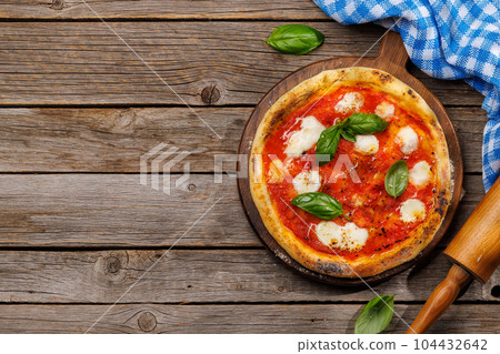 Margarita pizza with tomatoes, mozzarella cheese and basil 104432642