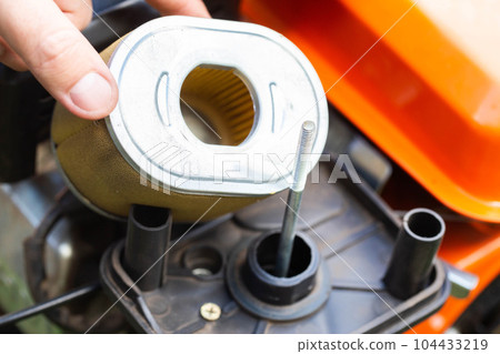 replacement of the air filter in the motoblock, service maintenance of agricultural machinery.Industry, walk-behind tractor 104433219