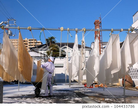 Cloth used for the upper tank Kurodo drying the laundry (Saijo-cho, Higashi-Hiroshima City, Hiroshima Prefecture) 104433786