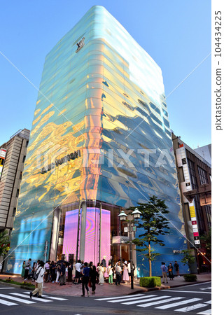 銀座並木通的時尚商店 104434225