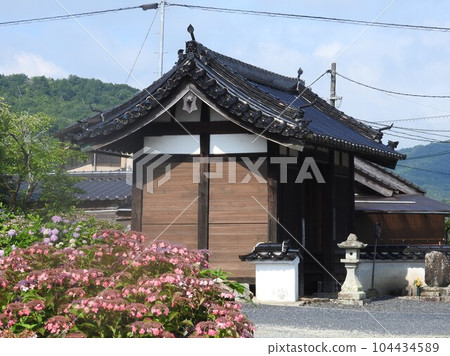 Tendai sect "Chohoji" in Tsuyama City, Okayama Prefecture: Niomon (Sanmon) Tendai sect "Chohoji" in Tsuyama City, Okayama Prefecture: Niomon (Sanmon) 104434589