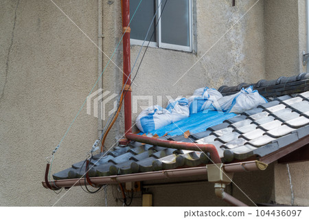 Japanese roof tiles, misaligned roof tiles, causes of rain leaks 104436097