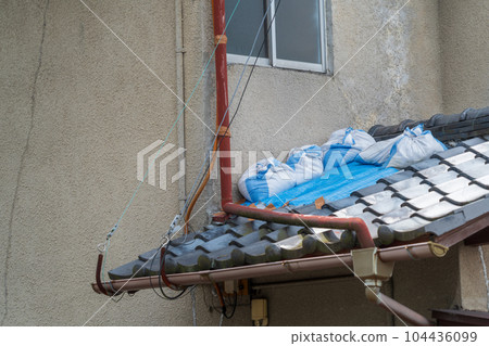 Japanese roof tiles, misaligned roof tiles, causes of rain leaks 104436099