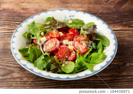 Baby Leaf Italian Salad 104438971