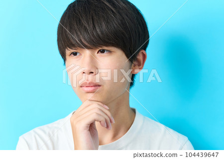 初中男孩的肖像 104439647