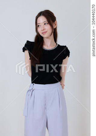年輕的女士 年輕的女士 104440170