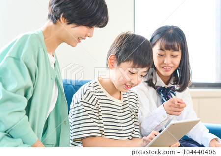 兄弟姐妹和母親 104440406