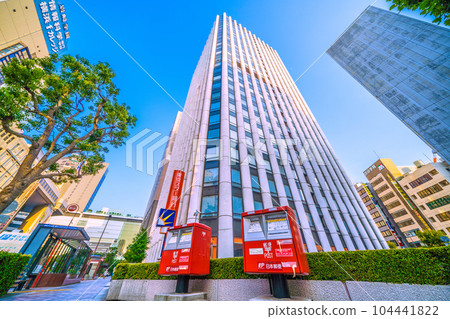日本橫濱城市景觀 橫濱站和東京星銀行的景觀 日本橫濱城市景觀 橫濱站和東京星銀行的景觀 104441822