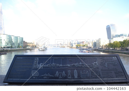 倫敦的 倫敦的 104442163