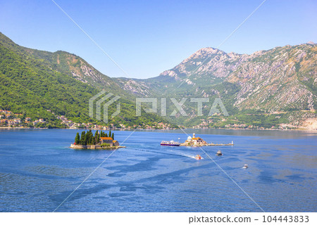 Islands and mountains 104443833
