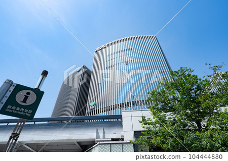 View of Yurakucho Mullion and Hankyu department store from the Sukiyabashi intersection <May 2023/Tokyo> 104444880