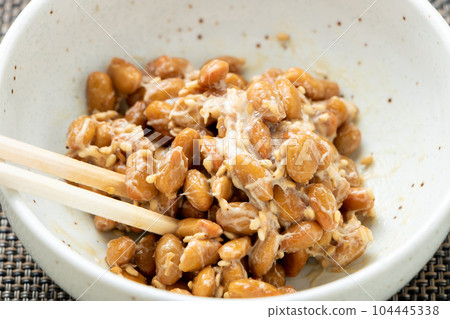 Mix natto and toasted sesame with chopsticks. (left handed) Mix natto and toasted sesame with chopsticks. (left handed) 104445338