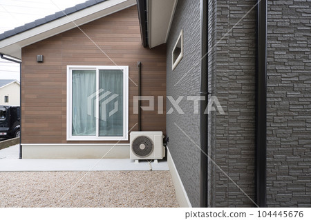 New construction image New house Garden with white frame sweeping window Garden gravel New construction image New house Garden with white frame sweeping window Garden gravel 104445676