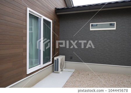 New construction image New house Garden with white frame sweeping window Garden gravel New construction image New house Garden with white frame sweeping window Garden gravel 104445678