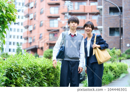 Junior high school student, young mother, opening ceremony, exam day, high school exam, commemorative photo 104446301