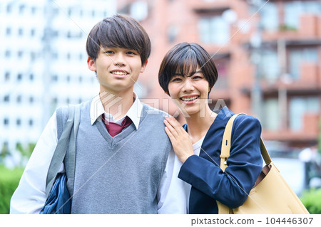 Junior high school student, young mother, opening ceremony, exam day, high school exam, commemorative photo 104446307