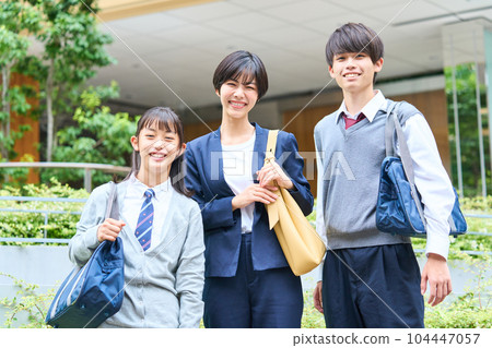 初中生，年輕媽媽，開幕式，紀念合影 104447057