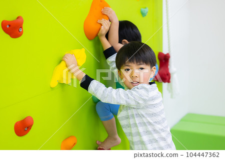 兒童抱石 104447362