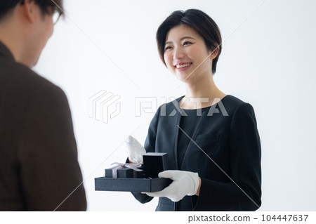 Shopping Staff Customer Service Shopping Staff Customer Service 104447637