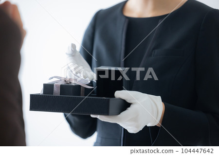 Shopping Staff Customer Service 104447642