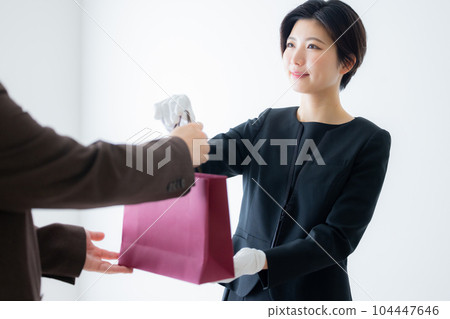 Shopping Staff Customer Service 104447646