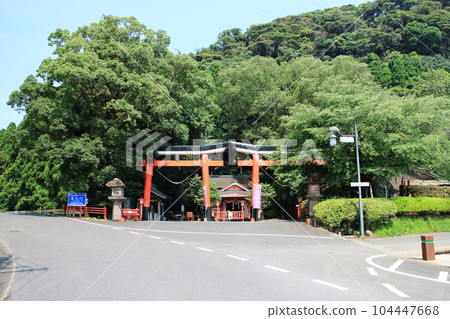 Suwa Shrine lined with torii gates Suwa Shrine lined with torii gates 104447668