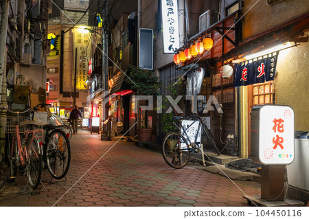 《Tokyo》A nostalgic bar district in front of Kameido Station 104450116