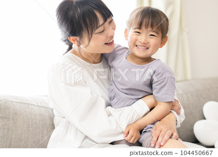 笑臉父母和孩子 104450667