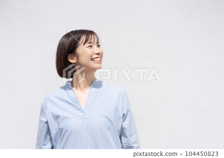 Smiley women's portrait 104450823