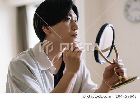 關心鬍鬚和皮膚的男士 104455605