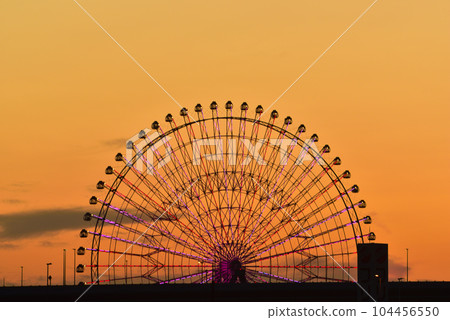 Evening view of Mt. Tempozan, Minato Ward, Osaka City Evening view of Mt. Tempozan, Minato Ward, Osaka City 104456550