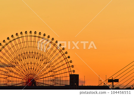 Evening view of Mt. Tempozan, Minato Ward, Osaka City 104456551