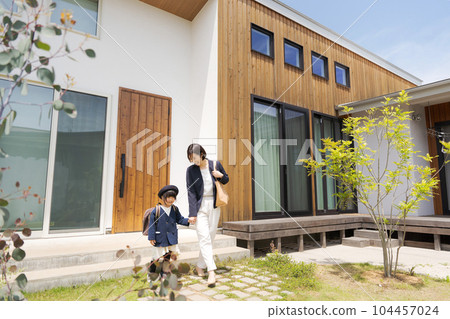 Photo of a girl and mom leaving in the morning 104457024
