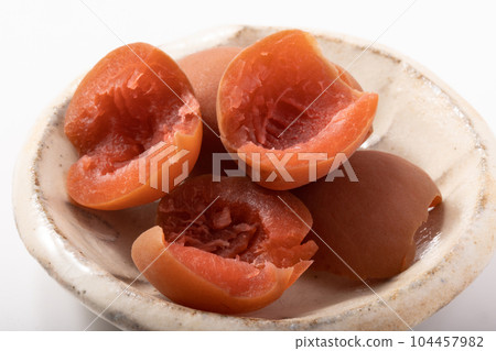 Crispy plum 104457982