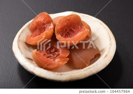 Crispy plum 104457984