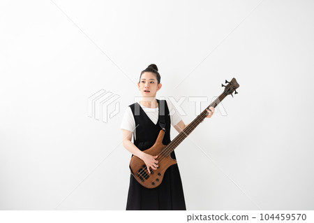 女子樂隊貝斯手 104459570