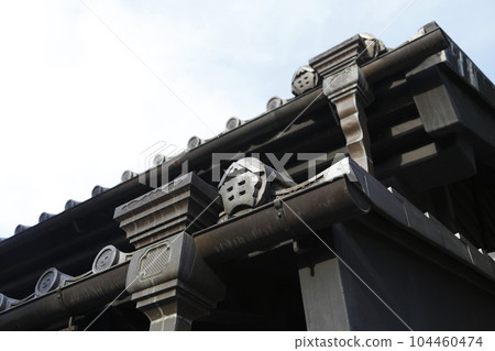 小江戶川越的街景 舊雨溝和瓦片 小江戶川越的街景 舊雨溝和瓦片 104460474