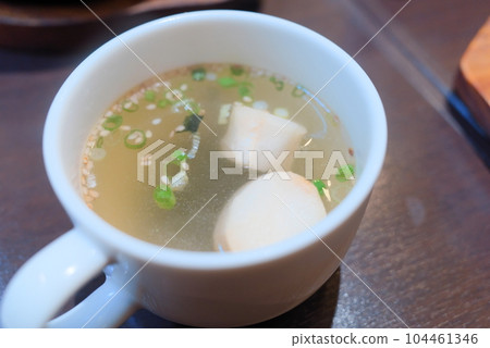 與韓國菜搭配的海帶湯 104461346