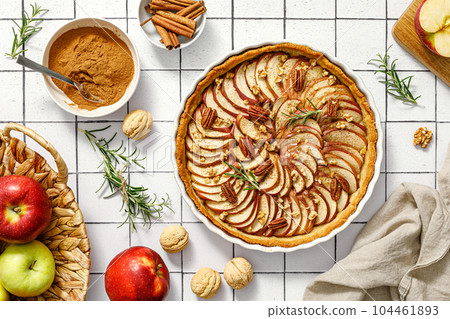 Apple pie. Apple tart with cinnamon, walnuts and pecan nuts, top view 104461893