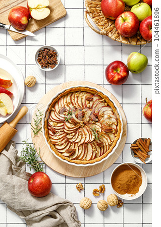 Apple pie. Apple tart with cinnamon, walnuts and pecan nuts, top view 104461896