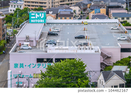 日本橫濱的城市景觀,俯瞰港北新城新綠地中的室內用品商店 日本橫濱的城市景觀,俯瞰港北新城新綠地中的室內用品商店 104462167