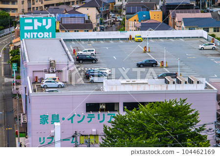 日本橫濱的城市景觀，俯瞰港北新城新綠地中的室內用品商店 104462169