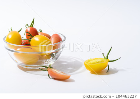 Mini tomato on a plate (Aiko) Mini tomato on a plate (Aiko) 104463227
