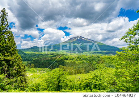 Mount Iwaki, the highest peak in Aomori Prefecture, Tsugaru Fuji Mount Iwaki, the highest peak in Aomori Prefecture, Tsugaru Fuji 104464927