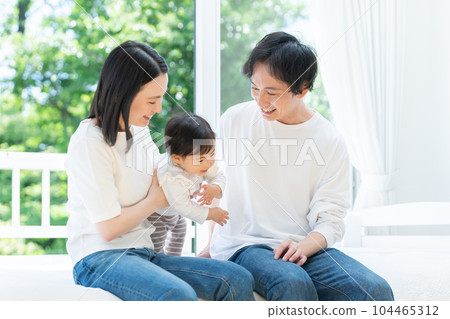 A smiling family of three (family, childcare, childcare, baby) 104465312