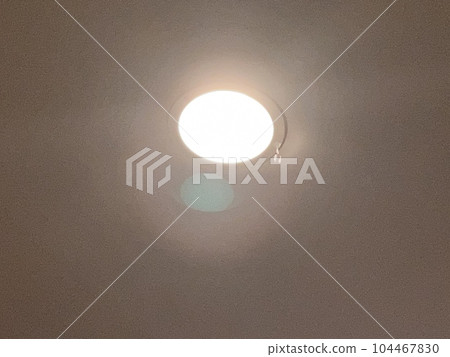 Water leak from the ceiling 104467830