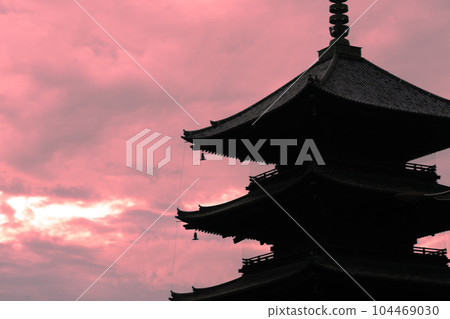 Toji Temple at sunset Toji Temple at sunset 104469030