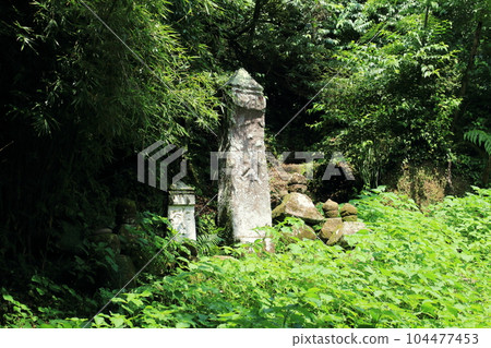 Scenery of the Memorial Pagoda of Utsunosaka Monument Scenery of the Memorial Pagoda of Utsunosaka Monument 104477453
