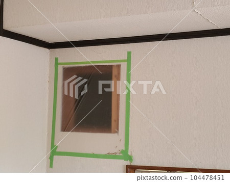 Examples of termite extermination Materials Background (inspection openings, work openings) 104478451